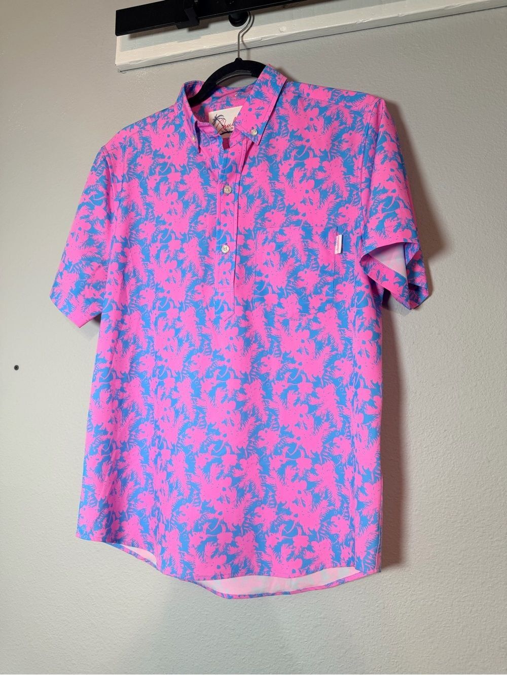 Chubbies Mens Short Sleeve Button Up Shirt Small Blue Pink Floral Bright - Picture 3 of 7